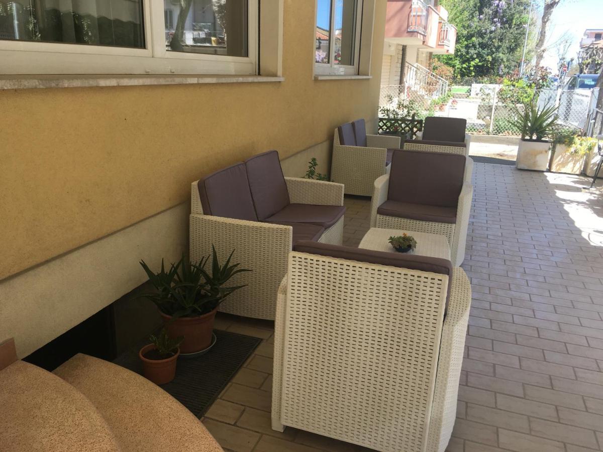 Hotel Villa Rinaldini Rimini Exteriör bild