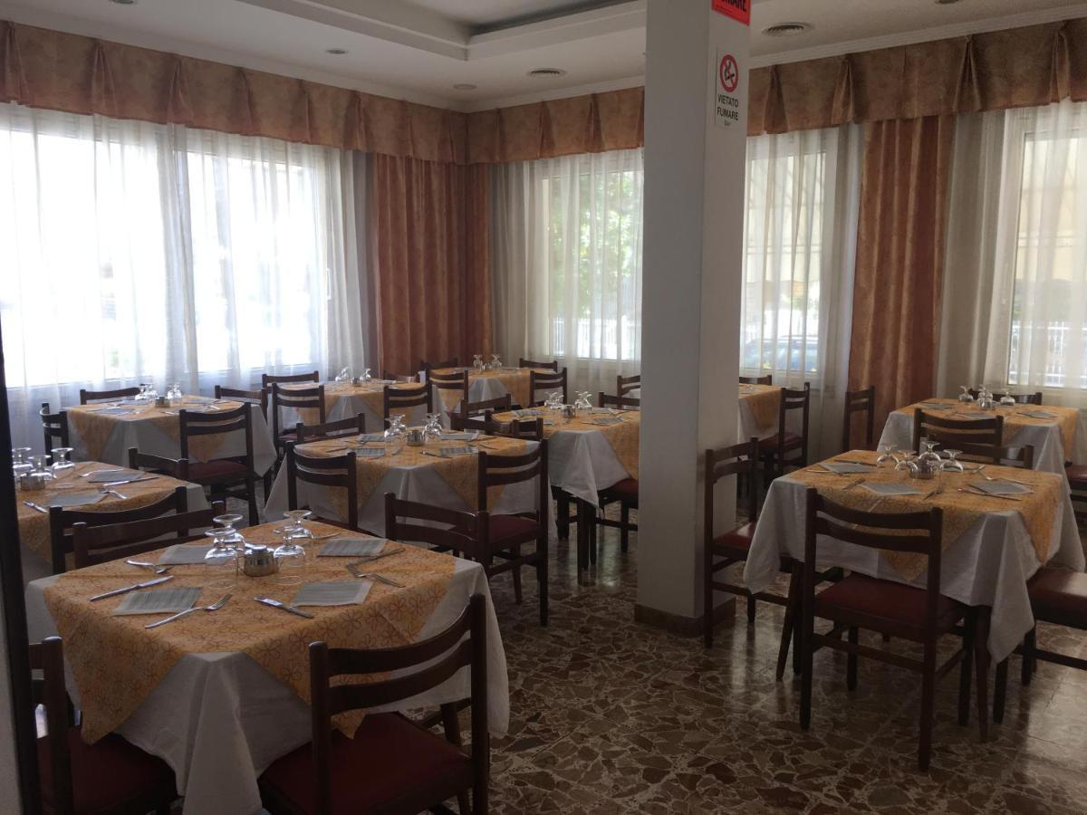 Hotel Villa Rinaldini Rimini Exteriör bild