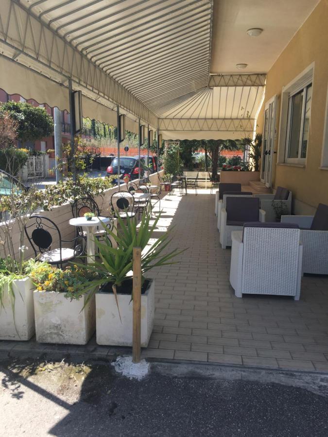 Hotel Villa Rinaldini Rimini Exteriör bild