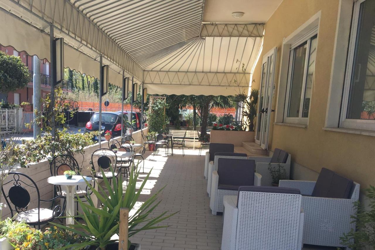 Hotel Villa Rinaldini Rimini Exteriör bild