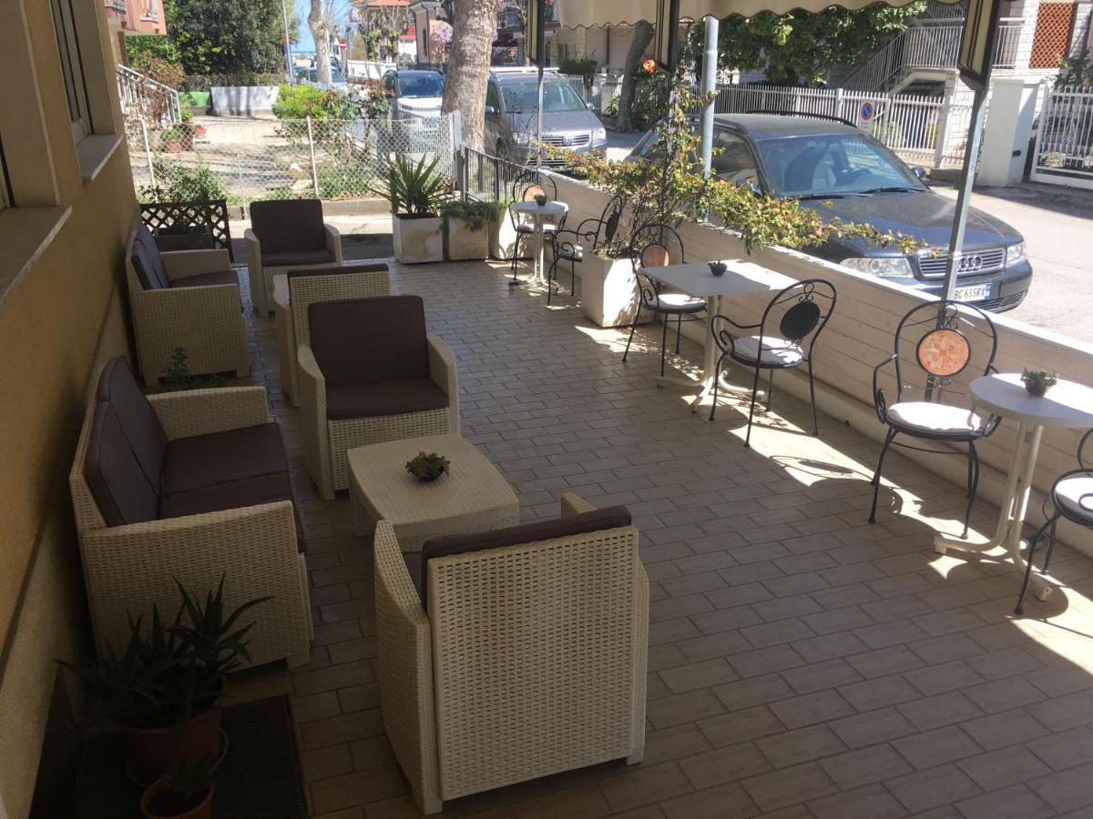 Hotel Villa Rinaldini Rimini Exteriör bild